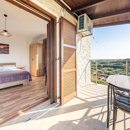 Melissa 1 Halikúnasz