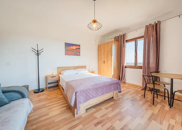 Melissa 1 Halikounas