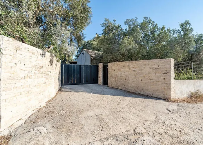 Melissa 1 * Halikounas