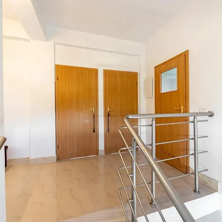 Melissa 1 Halikounas